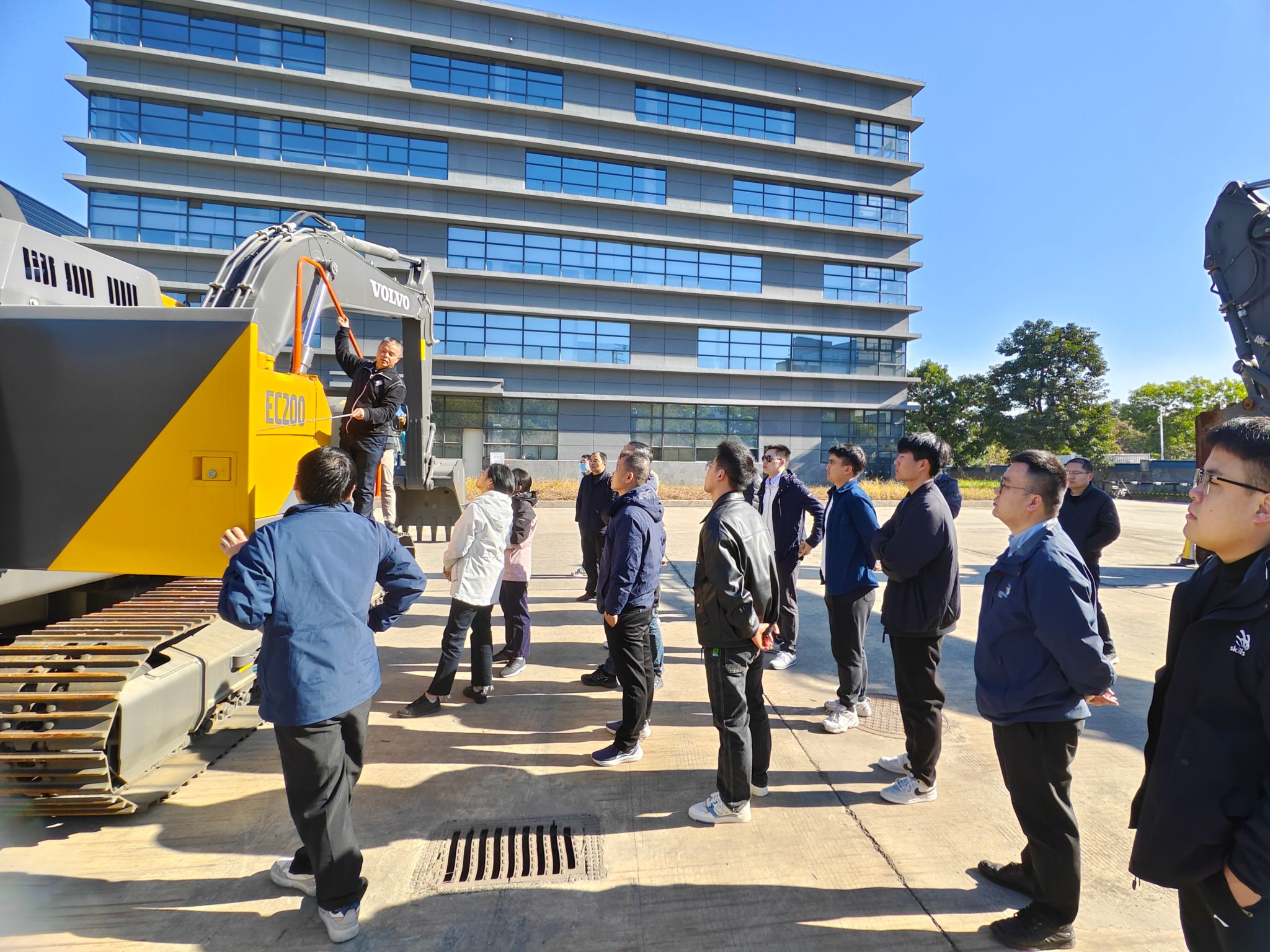沃尔沃建筑设备2025年寒假合作院校师资培训班在我院成功举办 圆满搭建教育合作“脚手架”